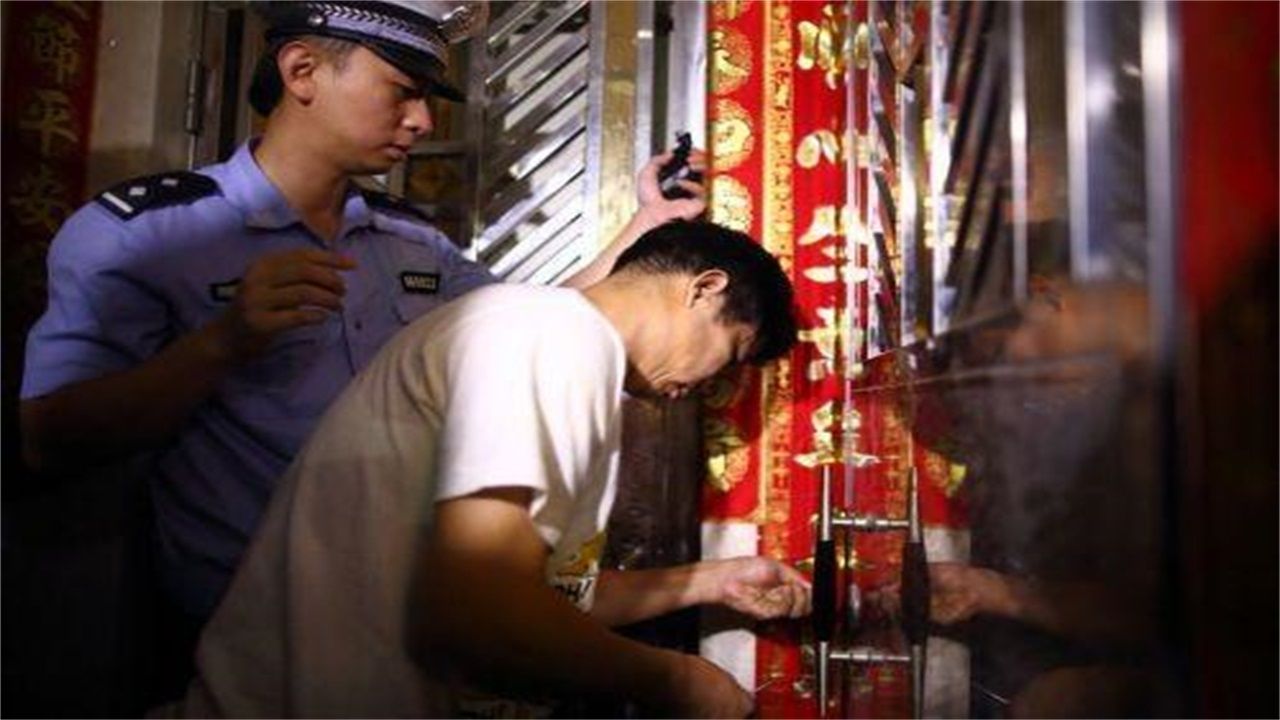 揭阳请开锁师傅开了锁后，师傅为什么一般都不进门，就算主人请也不进去？